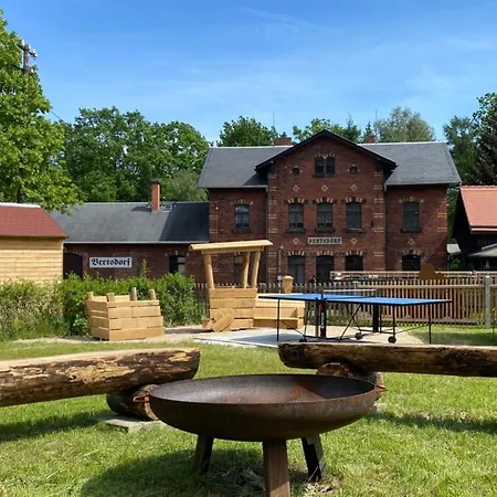 Bimmelbahn 2 - Familienferienhaus 100 M Am Dampflokbahnhof Sauna Trampolin Spielezimmer Nyaraló Olbersdorf