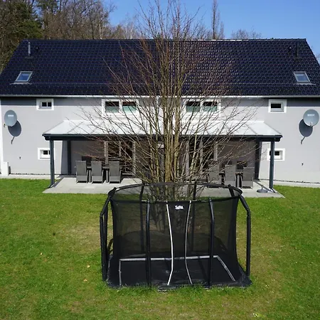 Bimmelbahn 2 - Familienferienhaus 100 M Am Dampflokbahnhof Sauna Trampolin Spielezimmer Prázdninový dům *