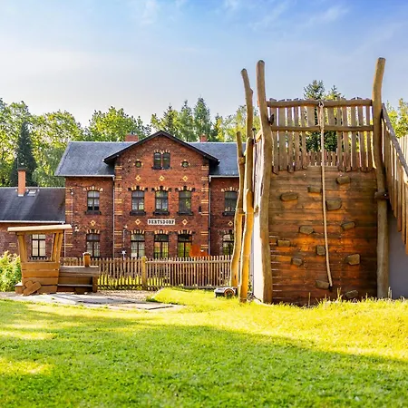 Bimmelbahn 2 - Familienferienhaus 100 M Am Dampflokbahnhof Sauna Trampolin Spielezimmer Prázdninový dům Olbersdorf